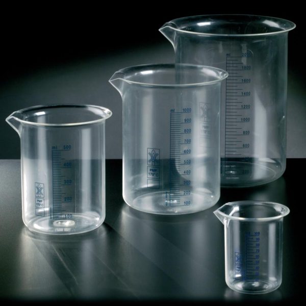 VASO GRADUADO 600 ML TPX
